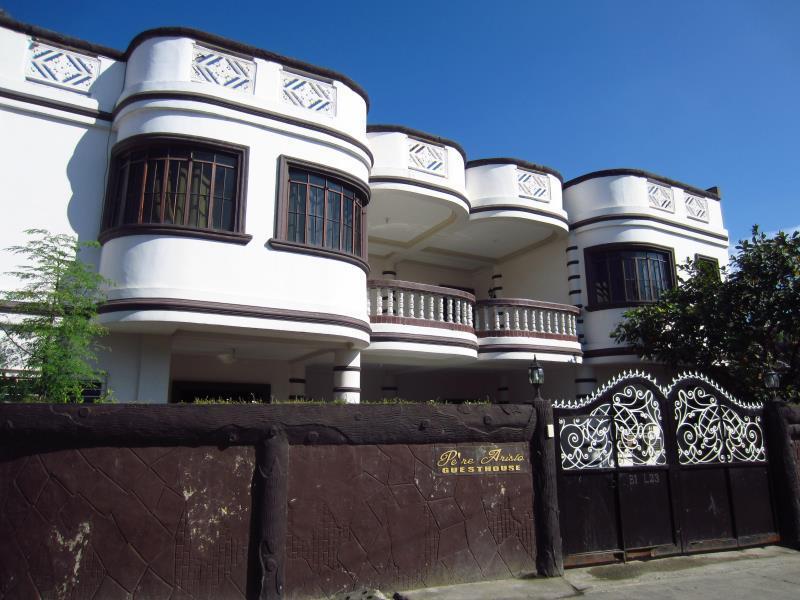 Pe'Re Aristo Guesthouse Мандау Сити Екстериор снимка