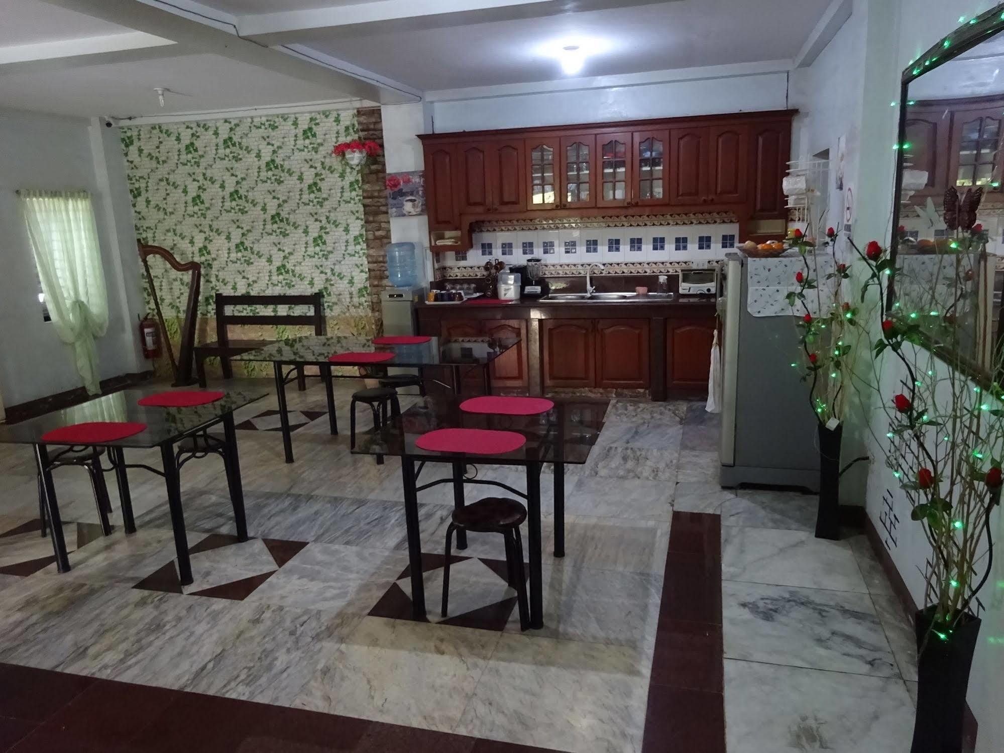 Pe'Re Aristo Guesthouse Мандау Сити Екстериор снимка