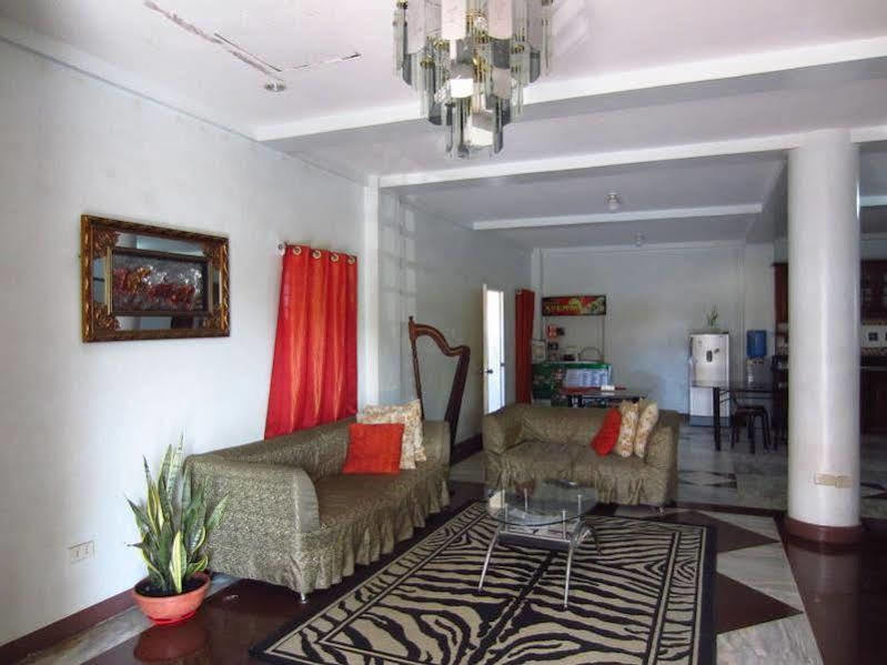 Pe'Re Aristo Guesthouse Мандау Сити Екстериор снимка