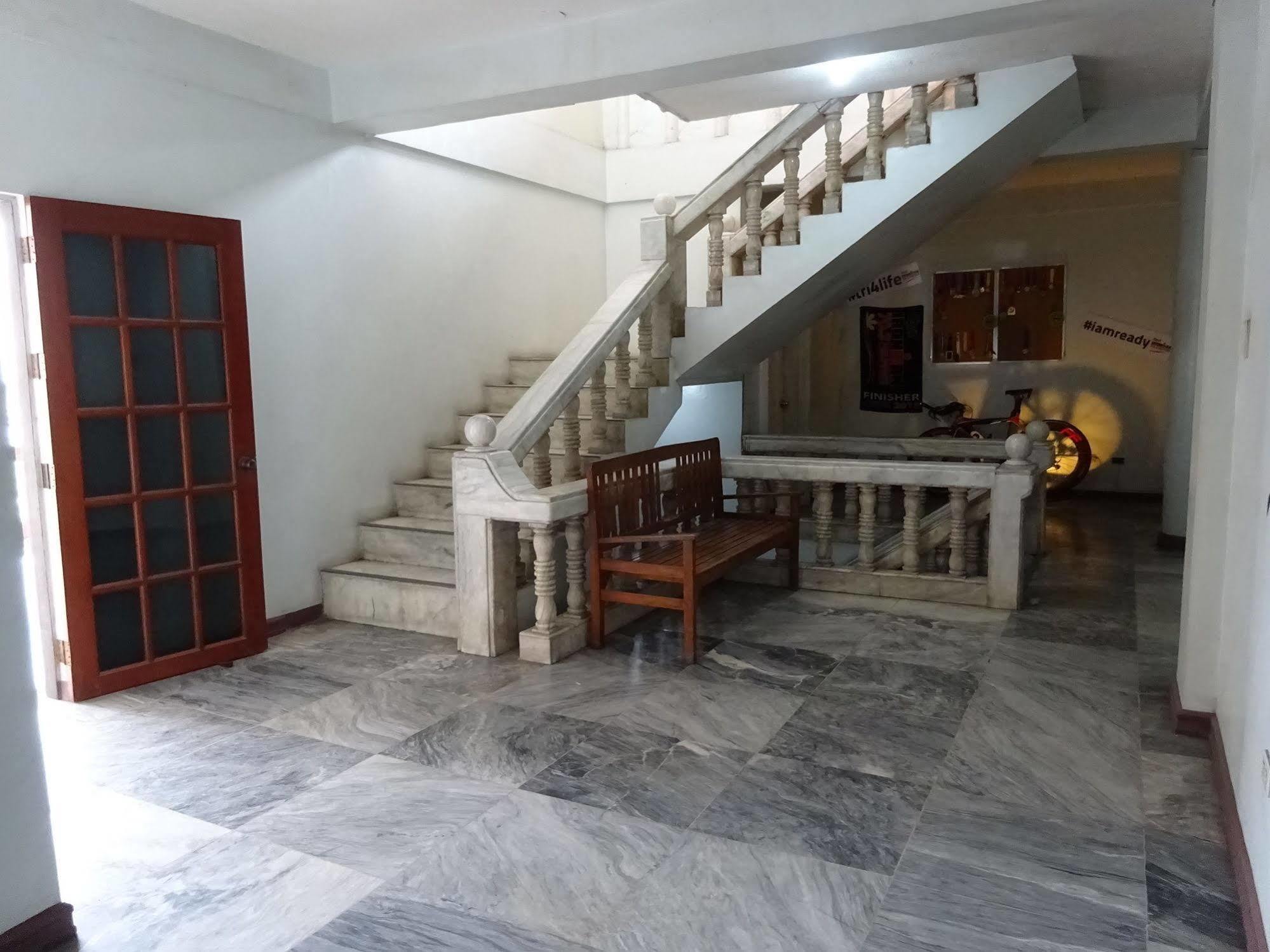 Pe'Re Aristo Guesthouse Мандау Сити Екстериор снимка