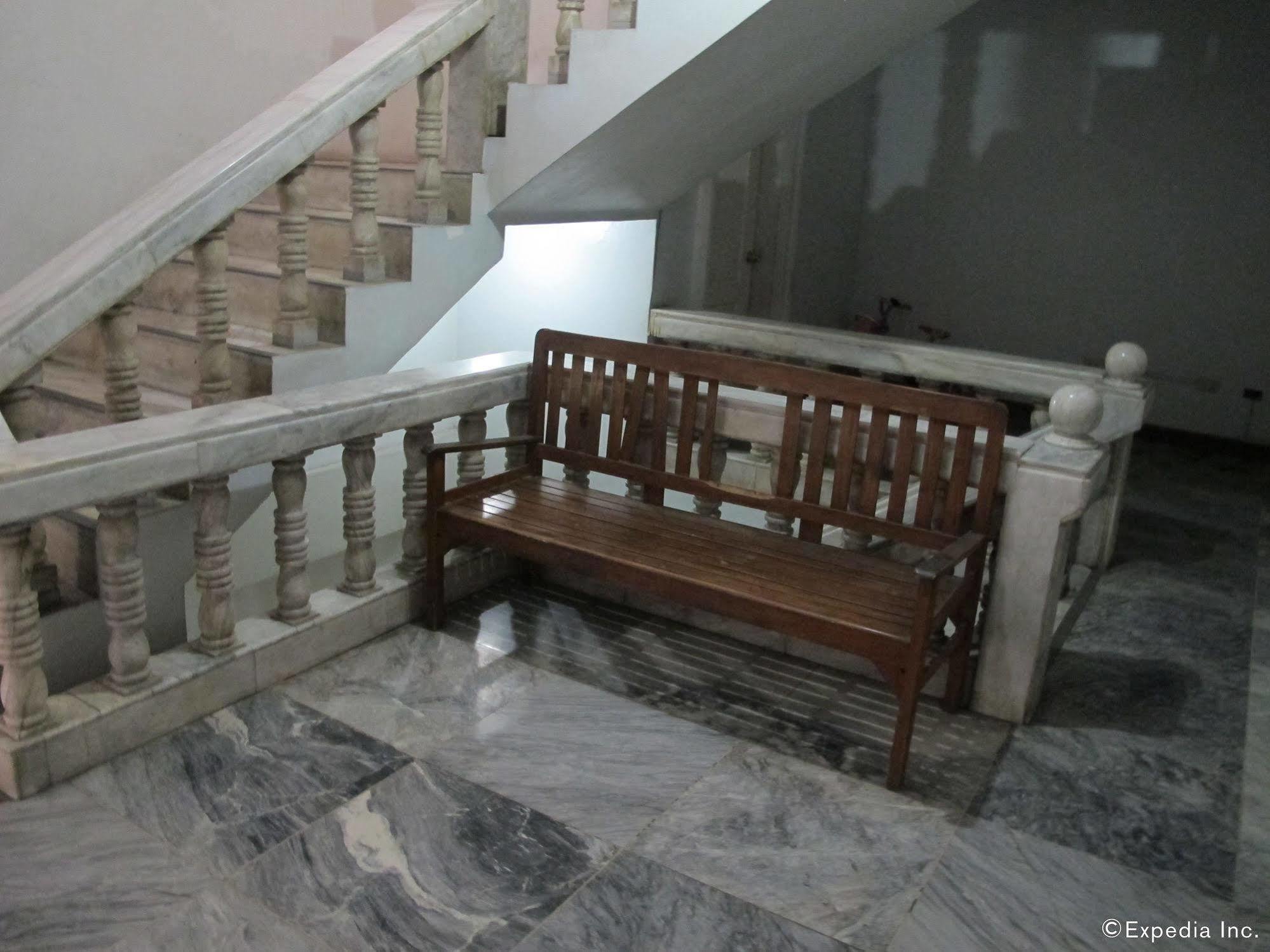 Pe'Re Aristo Guesthouse Мандау Сити Екстериор снимка