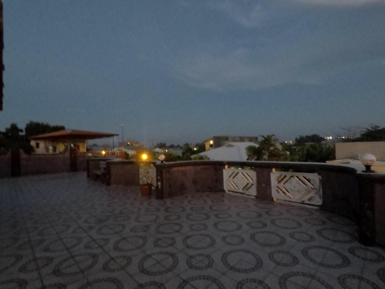 Pe'Re Aristo Guesthouse Мандау Сити Екстериор снимка