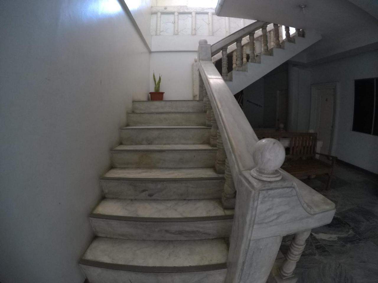 Pe'Re Aristo Guesthouse Мандау Сити Екстериор снимка
